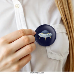 UFO Pinback Button, Flying Saucer Badge, Outer Space Button, Alien Invasion Brooch, Sci Fi Lapel Pin, Gift for Space Enthusiast, Cute Badge - Tawshia