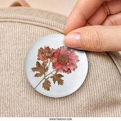 Dried Chrysanthemum Pinback Button, Floral Button Badge, Flower Button Pin, Botanical Button, Garden Lover Gift, Plant Mom Gift - Tawshia