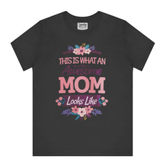 This Is What An Awesome Mom Looks Like T-shirt product