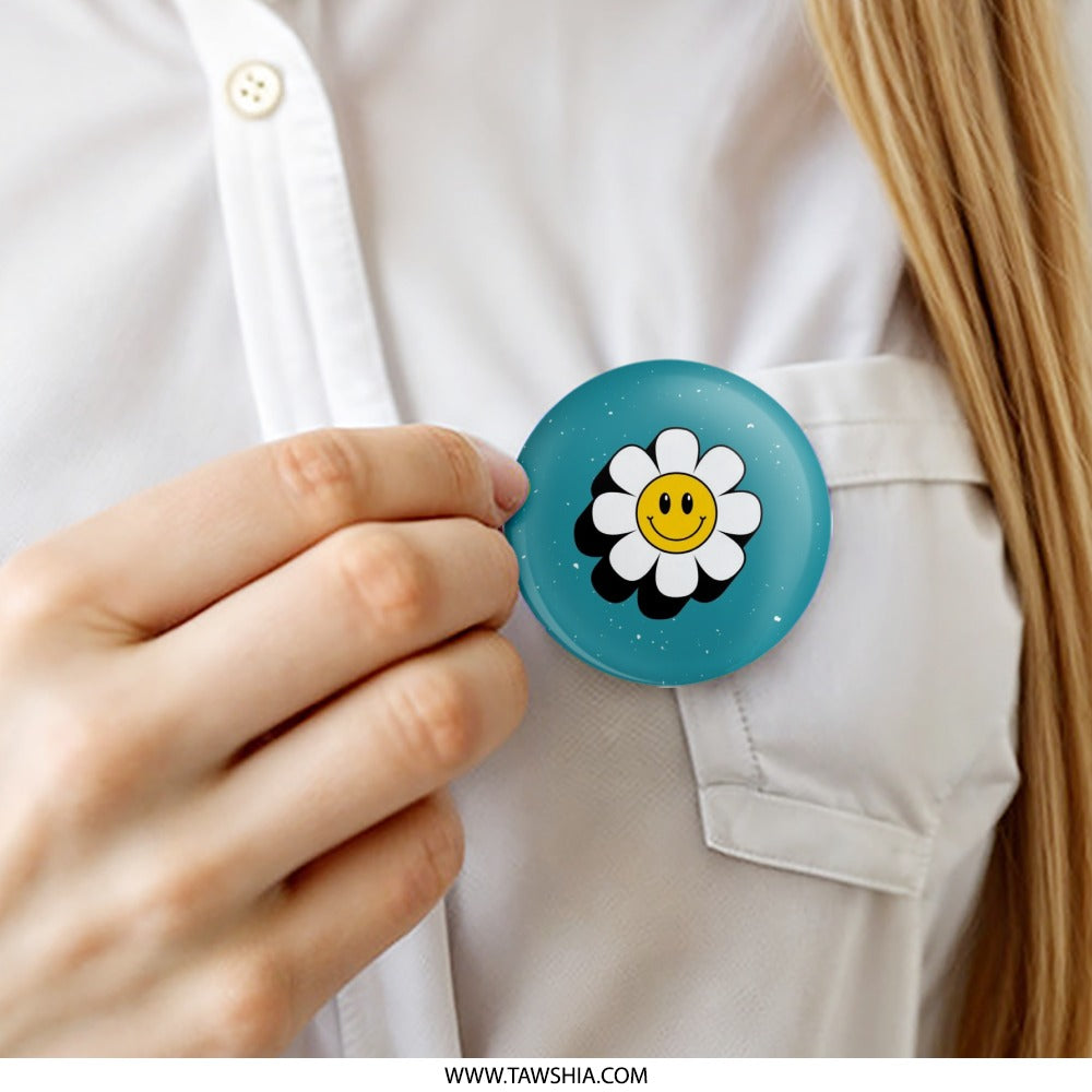 Retro Smiley Flower Pinback Button, 70s Style Button, Cute Happy Face Flower Power Pin, Trendy Aesthetic Pin, Fun Accessory - Tawshia
